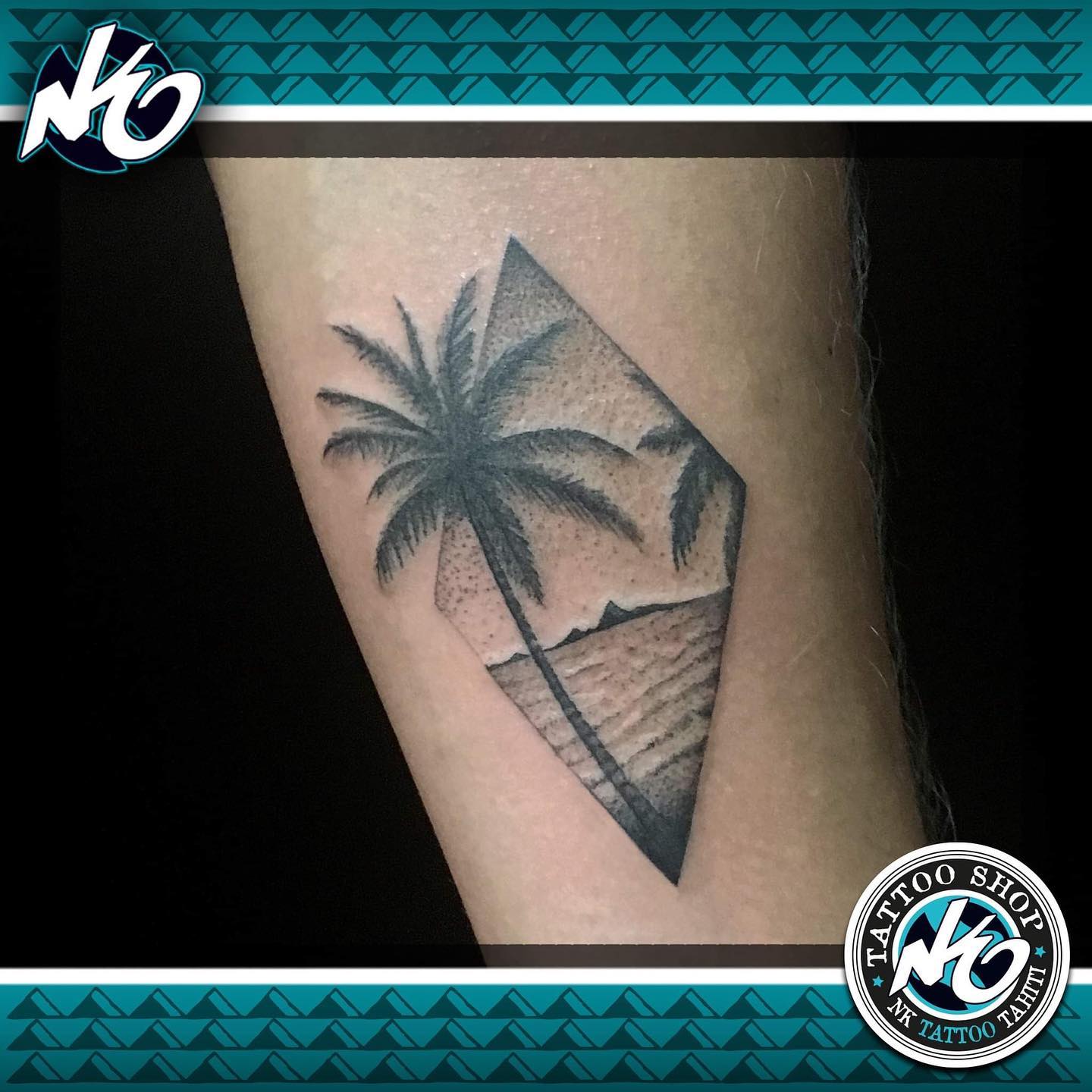 nk-tattoo-tahiti-main-palmier